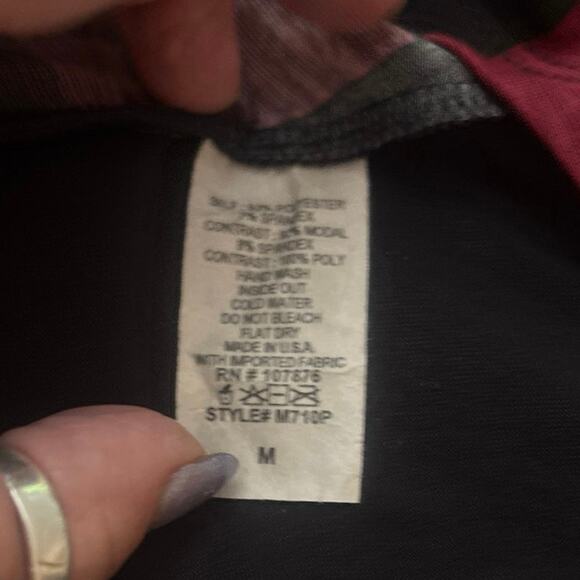 Comfy USA Long Sleeve Tunic Top Size M Abstract Pattern Lagenlook Red Black - Picture 8 of 12